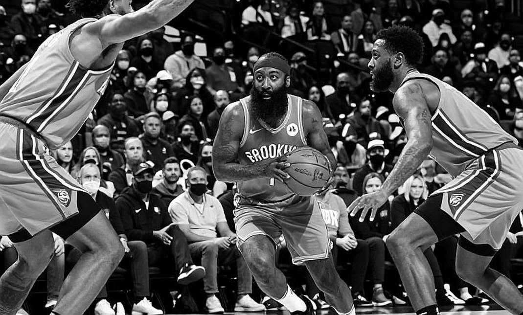 Letran 99-62 San Sebastian: 25 điểm từ sai lầm đối phương và giới hạn của một trận thắng quá dễ Letran 99-62 San Sebastian: 25 điểm từ sai lầm đối phương và giới hạn của một trận thắng quá dễ