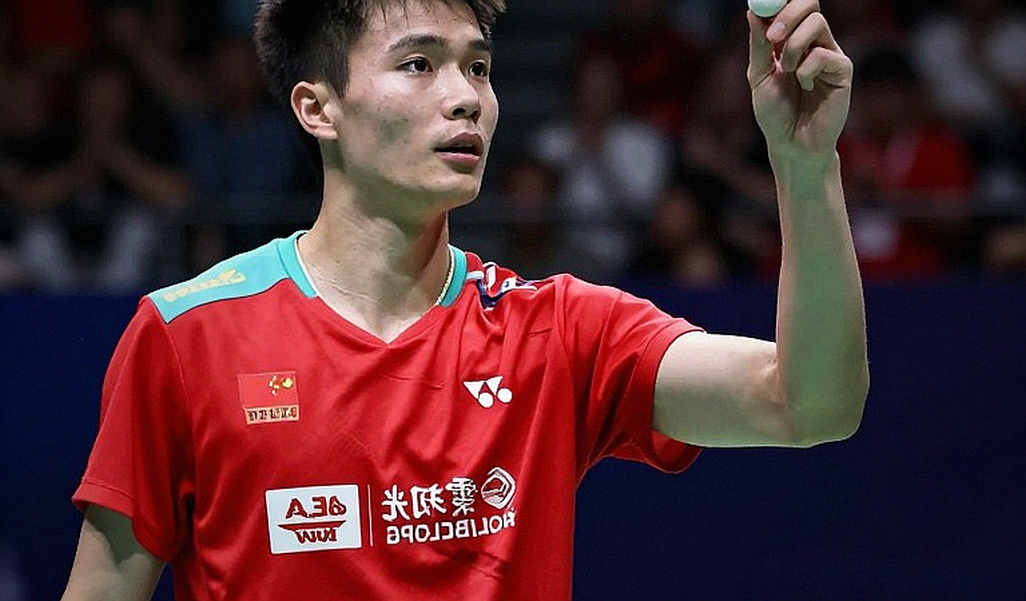 Alwi Farhan và bài học Momota: khi một buổi tập bị truyền thông thổi thành di sản