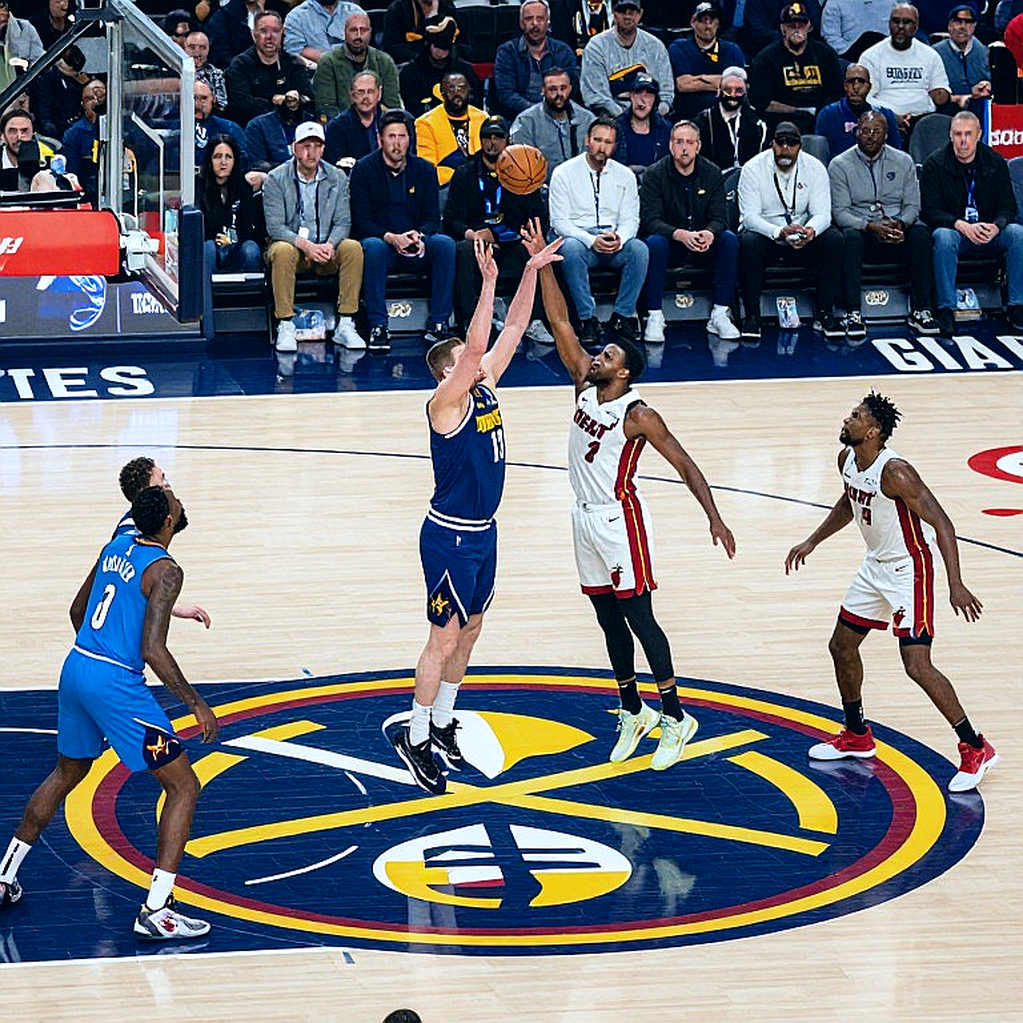 Vezenkov dẫn đầu cuộc đua ghi điểm EuroLeague dù ghi ít hơn mùa trước