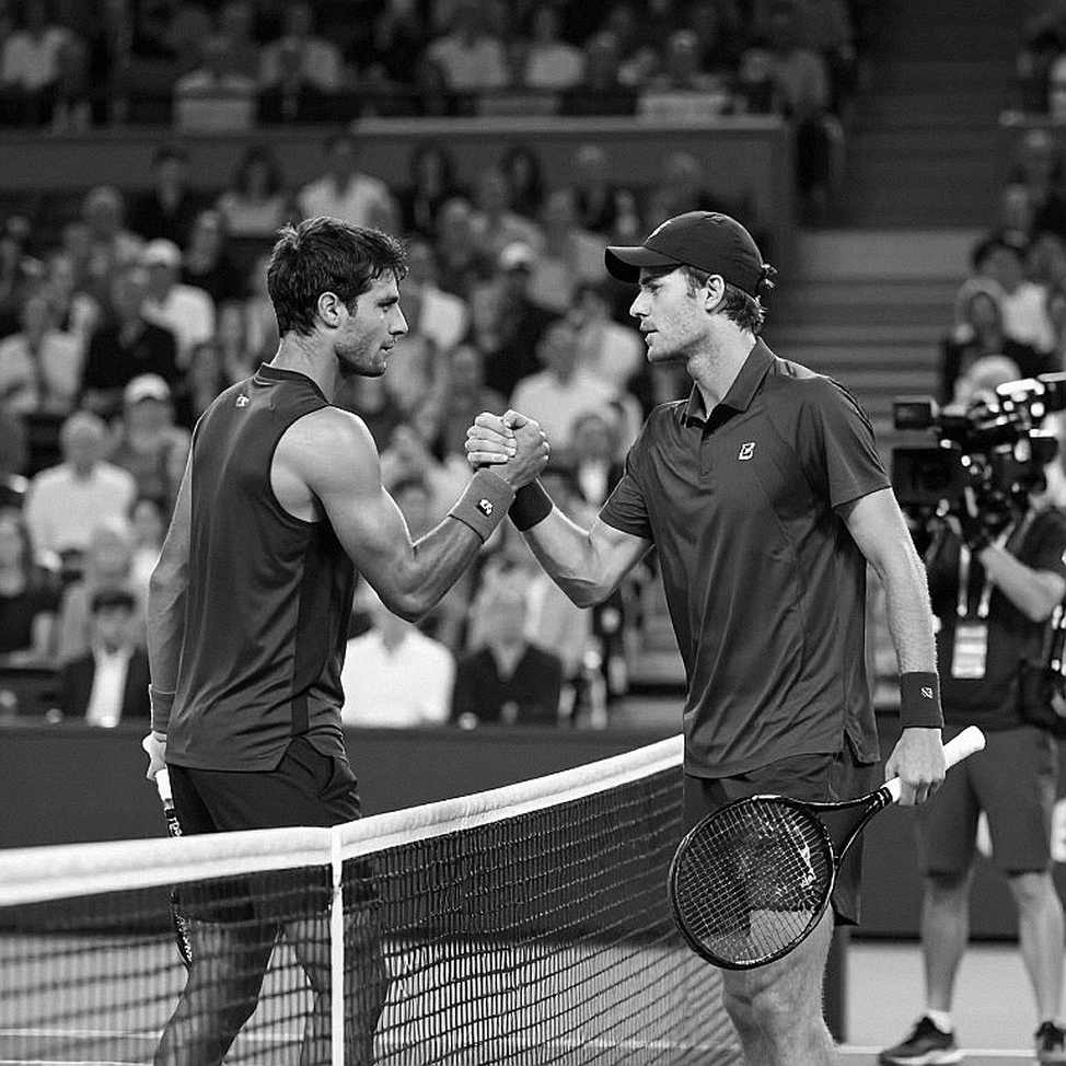 Vệt nứt cuối mùa: Alcaraz, Nadal và ba danh hiệu chưa từng chạm tới
