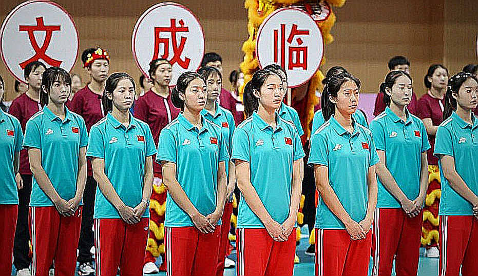 Tín hiệu bóng chuyền nữ nằm ở ghế huấn luyện, không nằm ở tin đồn chuyển nhượng