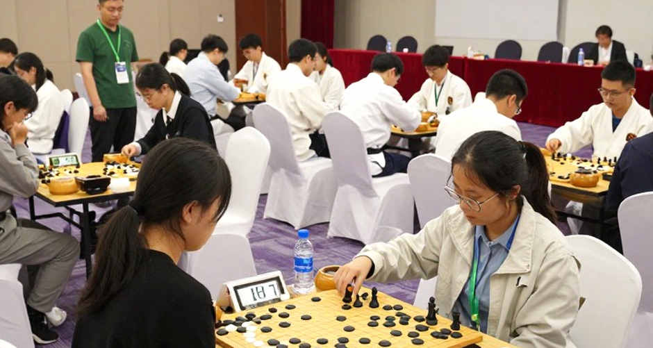 Clutch Chess, khóa học của Lilov và một tiêu đề không chịu khớp nội dung