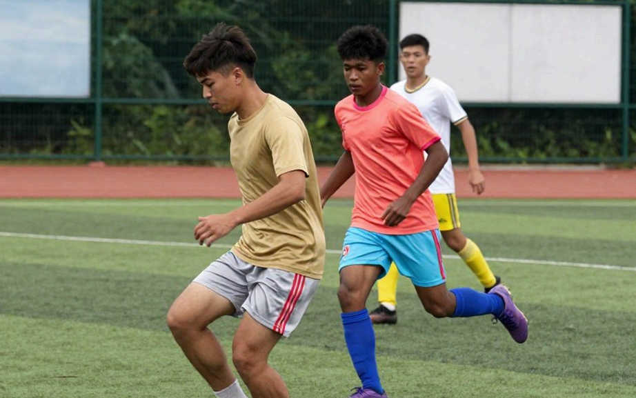 The V.League Transfer Window: A Data Filter for a Noisy Market The V.League Transfer Window: A Data Filter for a Noisy Market