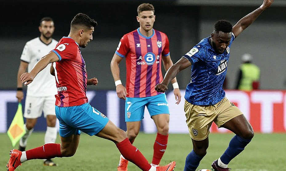 Đêm Brisbane Road và tấm băng đội trưởng của Kevin Diks: Khi sân vắng dạy ta cách nhìn lại