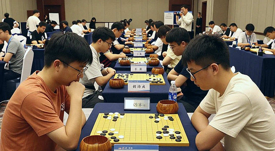 Cờ vua và cuộc tranh luận về sự biểu cảm: điều gì thật sự diễn ra khi khán đài im tiếng
