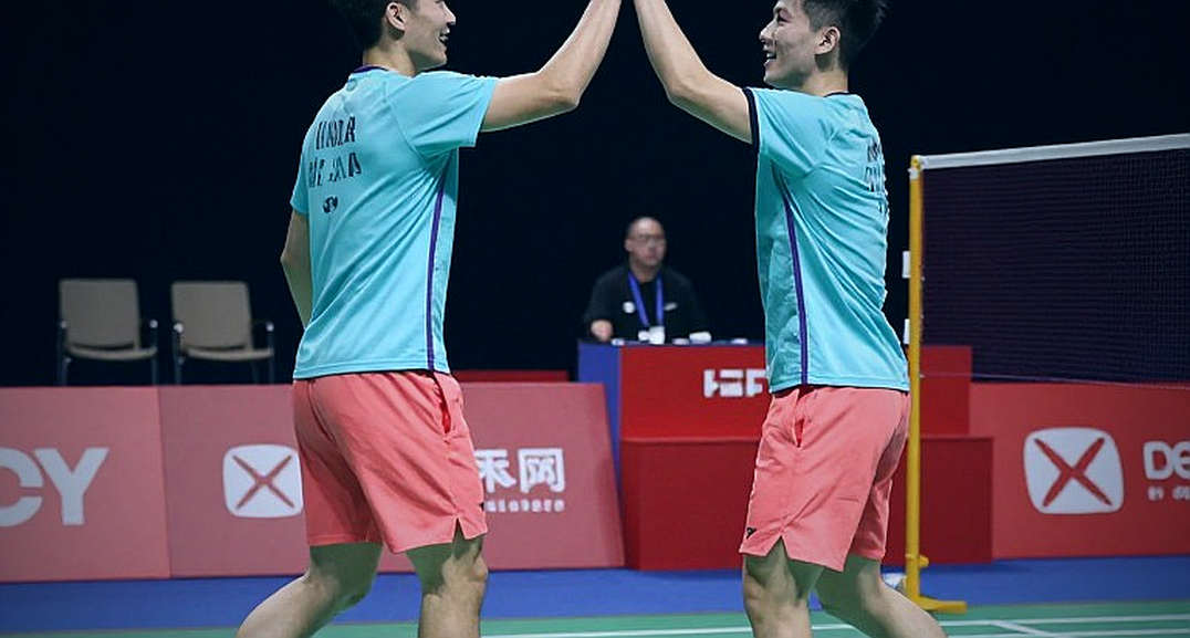Alwi Farhan tập cùng Kento Momota trước Asian Games 2026: tín hiệu huấn luyện thật và khoảng trống dữ liệu