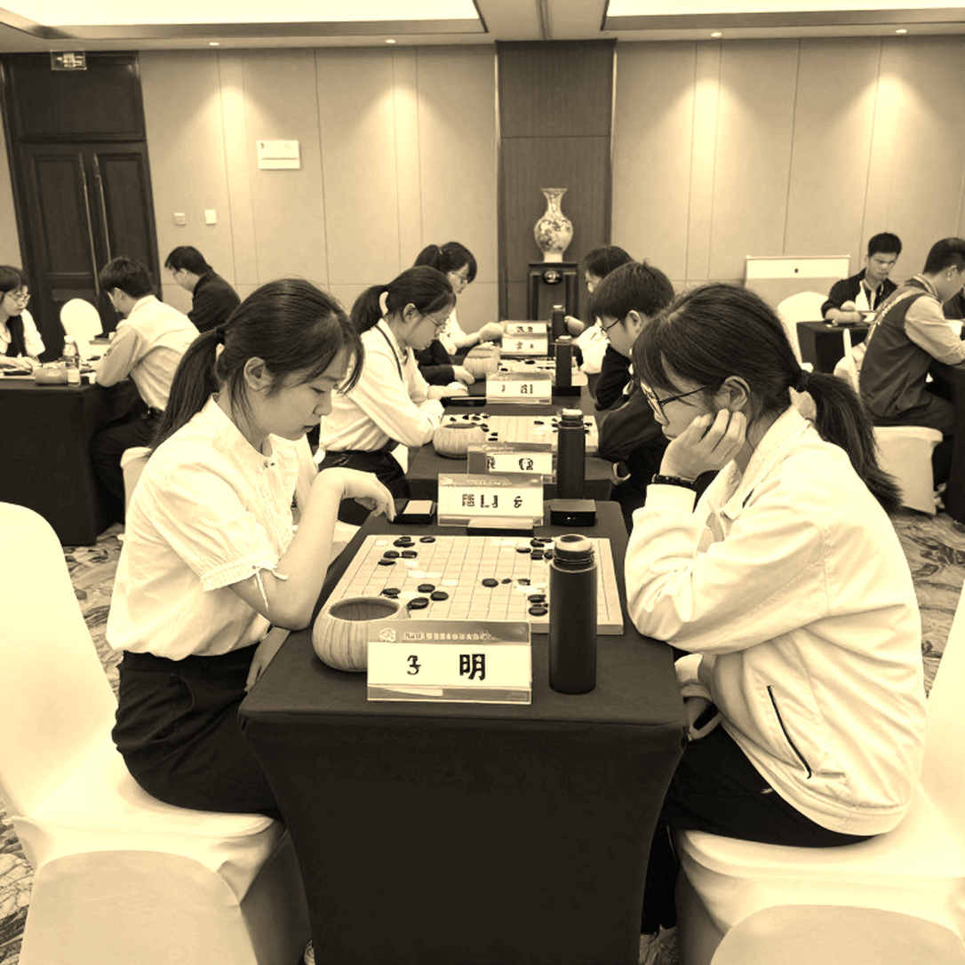 ChessBase số 225: 27 ván cờ ngắn, bốn cây bút chú giải và cái tên không nằm trong mục lục