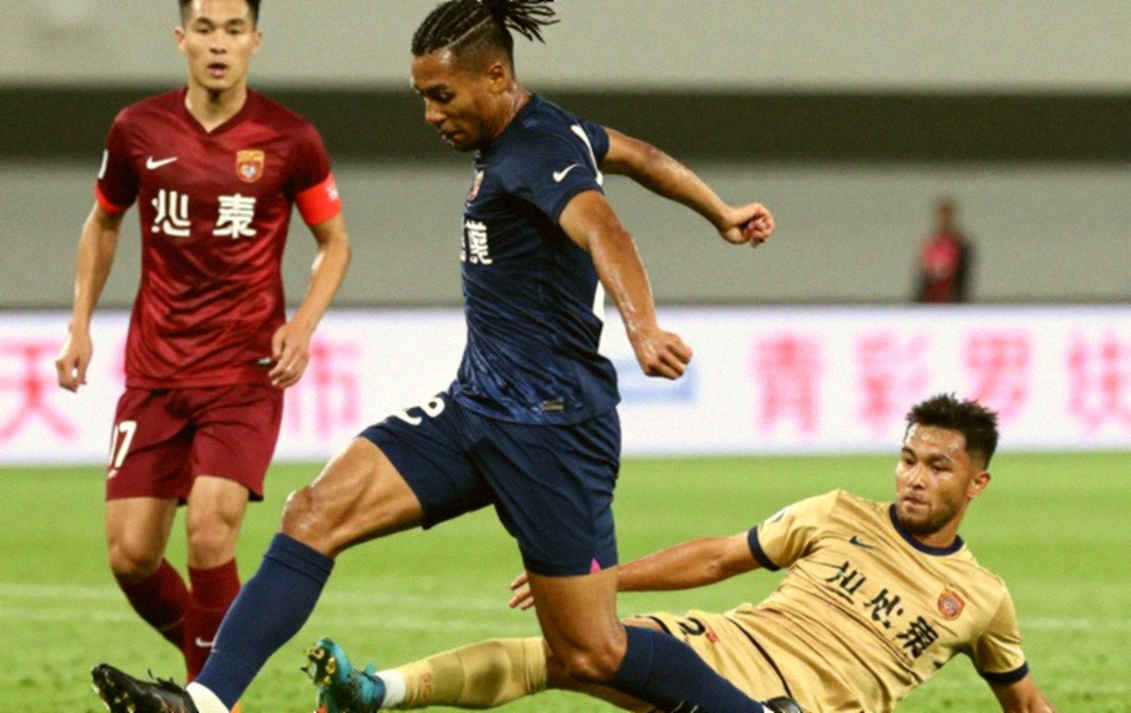 Manchester United's Humbling Defeat Against 10 Men: Mainoo Shines But System Collapses Manchester United's Humbling Defeat Against 10 Men: Mainoo Shines But System Collapses