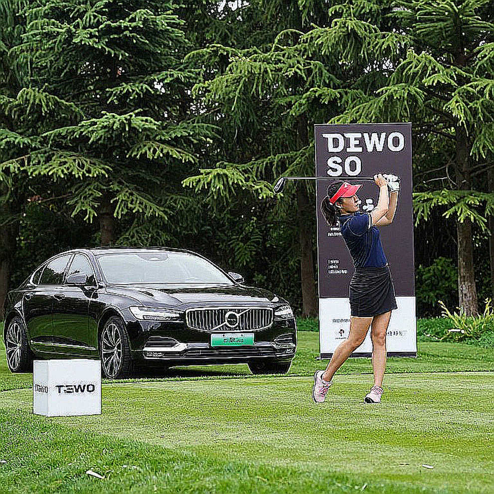 Todd Clements bám đuổi ngôi đầu với vòng 64 gậy tại Omega European Masters