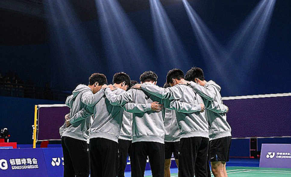 Alwi Farhan tập cùng Kento Momota trước Asian Games 2026: Buổi tập Tokyo mà bảng xếp hạng không ghi lại Alwi Farhan tập cùng Kento Momota trước Asian Games 2026: Buổi tập Tokyo mà bảng xếp hạng không ghi lại